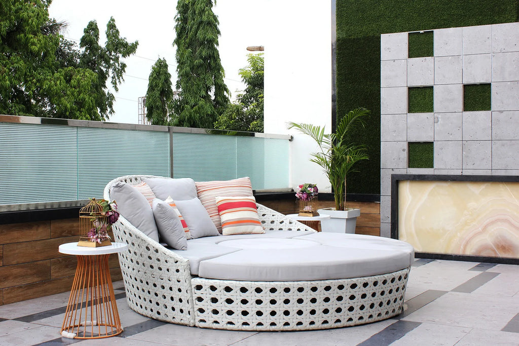 Virasat Outdoor Poolside Sunbed With Cushion Daybed (White)-VIRASAT FURNITURE & FURNISHING