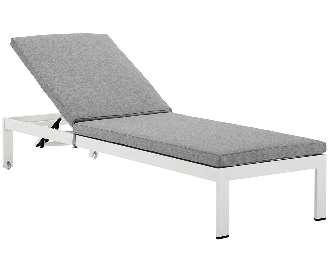 Virasat Bright Outdoor Swimming Poolside Lounger With 1 Side Table (White)