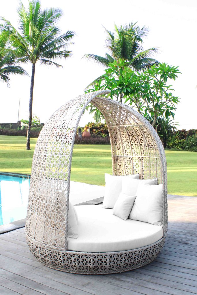 Virasat Lava Outdoor Poolside Sunbed With Cushion Daybed (White)