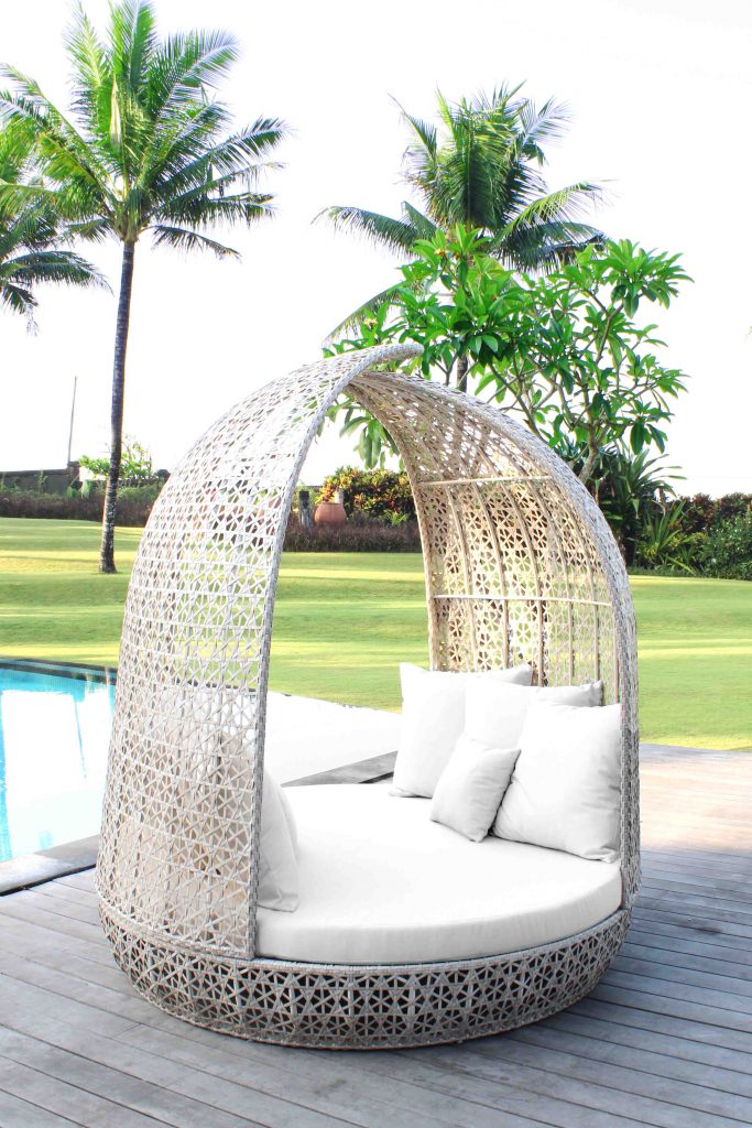 Virasat Outdoor Poolside Sunbed With Cushion Daybed (White)-VIRASAT FURNITURE & FURNISHING